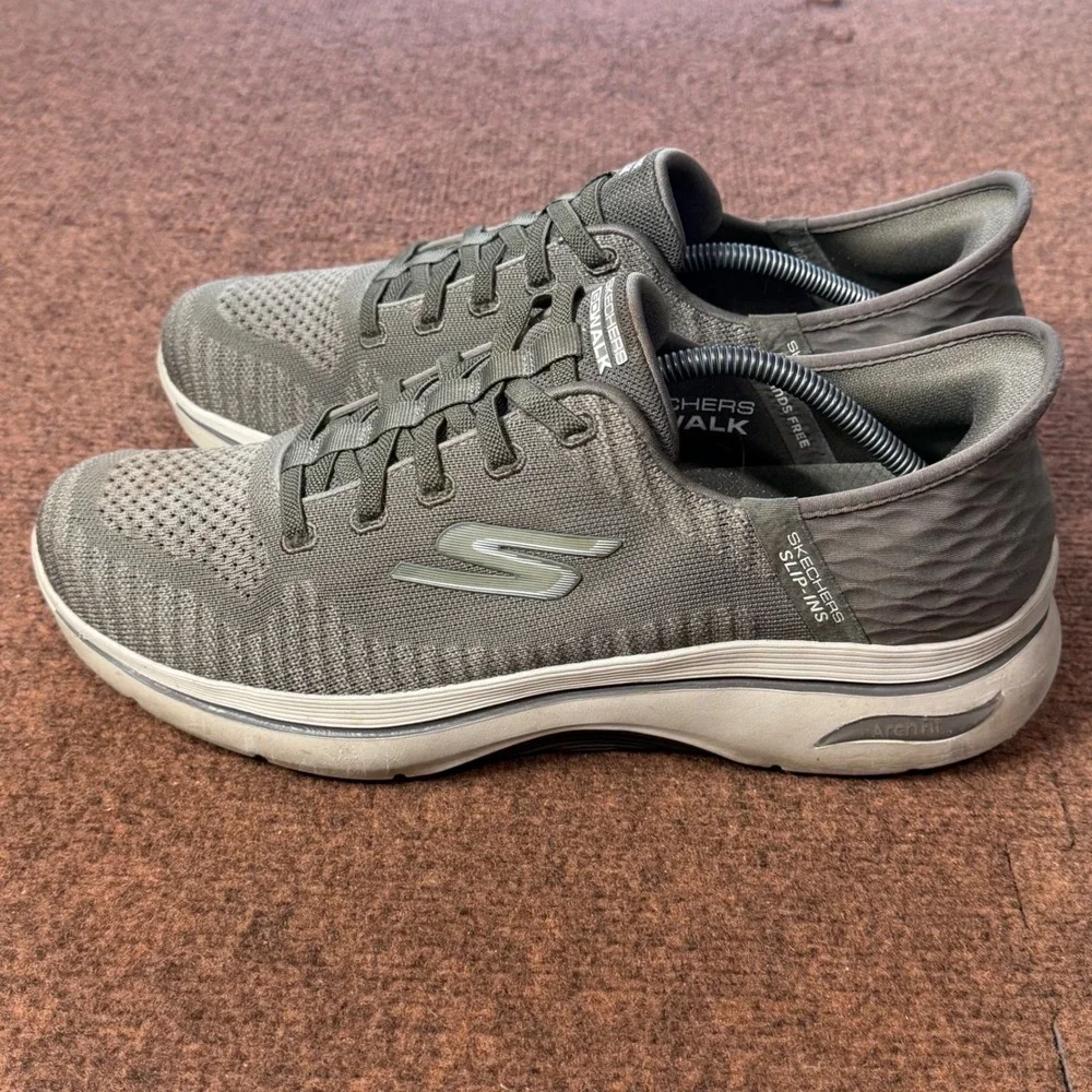 B- Skechers Mens Slip-ins GO WALK Arch Fit Taupe Sneakers 216601 TPE Size 12 gym